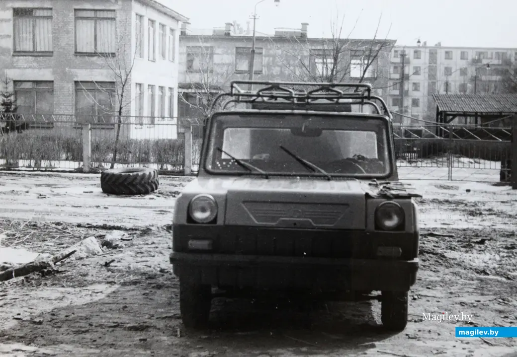 Могилев. Район моторного завода. Мотоколяска Владимира Антоновича Бондарева, которую выделили после получения инвалидности. Там же выделили участок под металлический