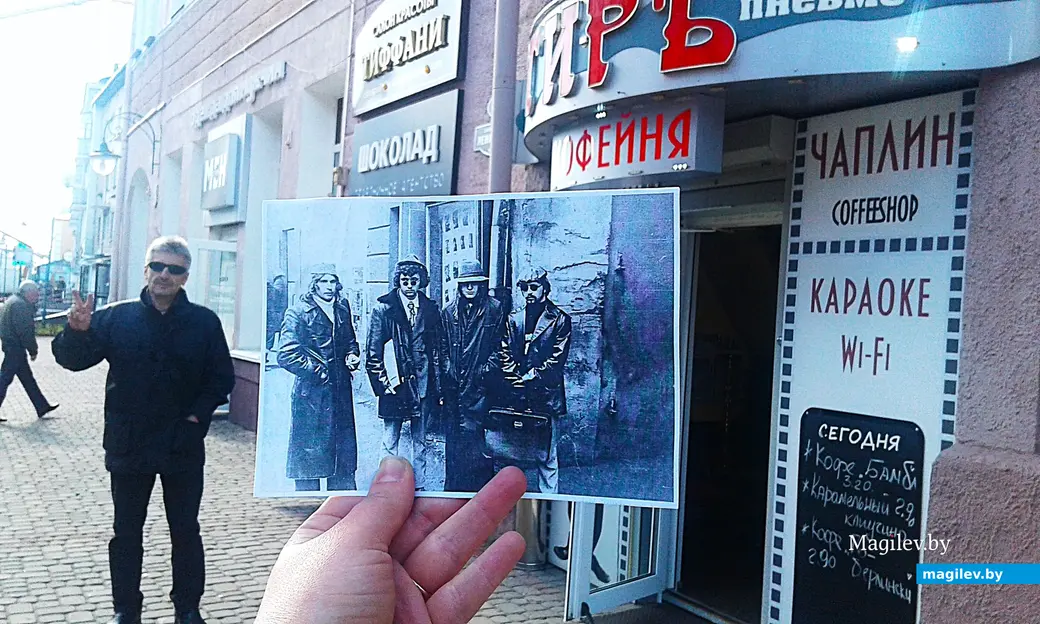 Сегодня вайфай и кофе:/ Разных видов, вкусное./ А в 1972 то была подворотня,/ И настроение у пацанов грустное.