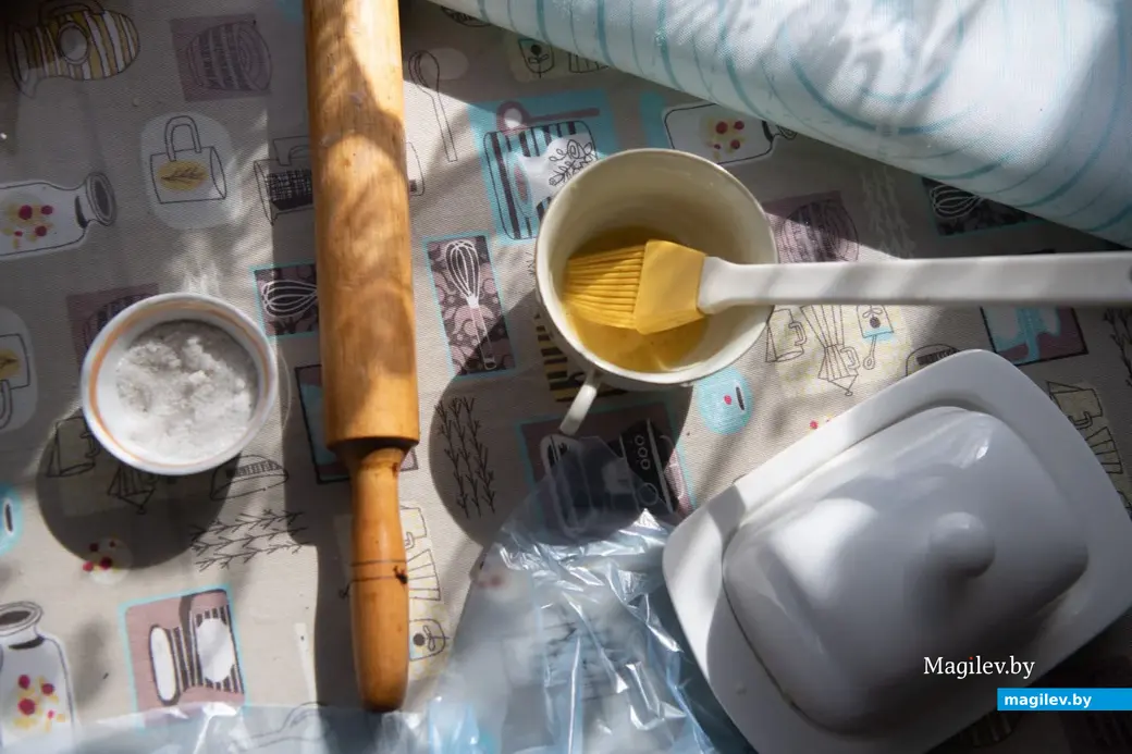 19 апреля 2025 года, Бобруйский район, деревня Брожа..Великая деревенская суббота. Алла Николаевна готовит пасхальные куличи по старому рецепту, который передала ей