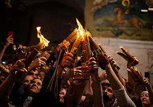 Благодатный огонь сошел в Иерусалиме