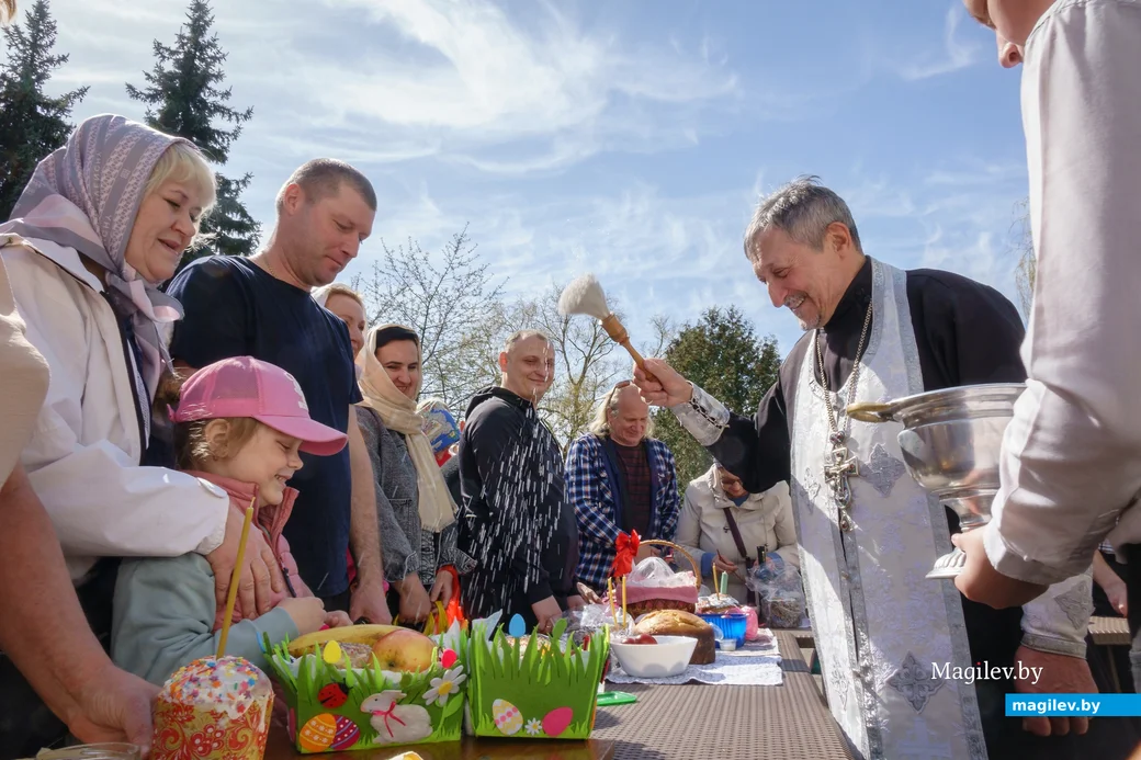 19.04.2025. Свято-Никольский кафедральный собор. Освящение пасхальной снеди в Великую Субботу