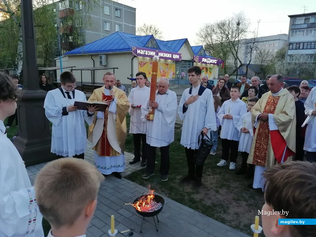 Вялікдзень у бабруйскім касцёле: Пасхальная Вігілія 19 красавіка 2025 г..