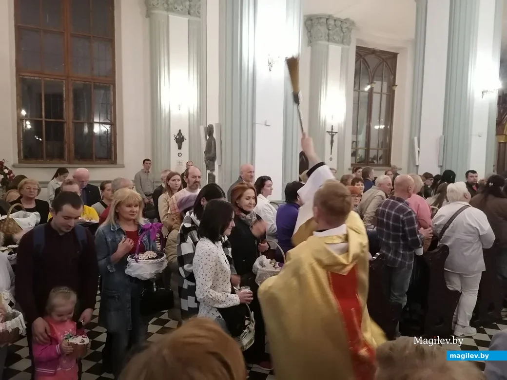 Вялікдзень у бабруйскім касцёле: Пасхальная вігілія 19 красавіка 2025 г.. 