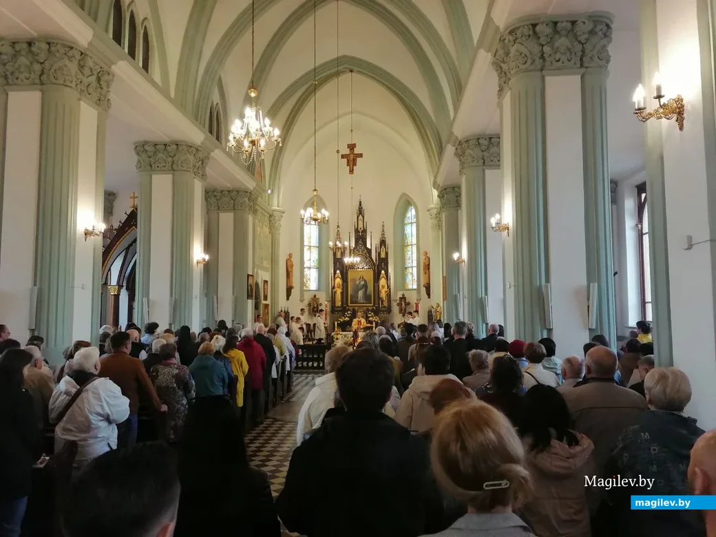Вялікдзень у бабруйскім касцёле: Пасхальная вігілія 19 красавіка 2025 г.. 