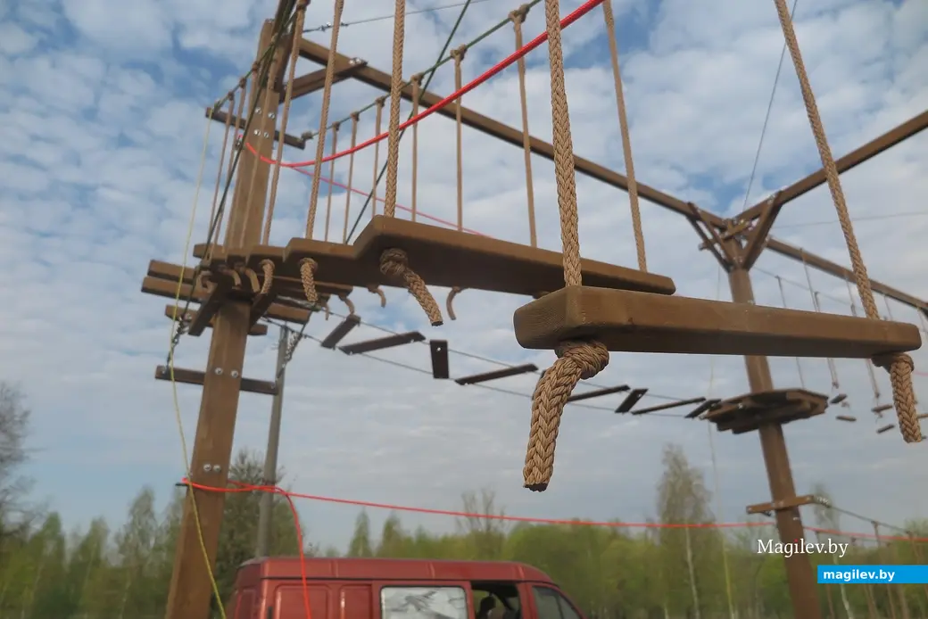 22.04.2025 г. Могилев, Пушкинский проспект. В Парке аттракционов вскоре появится «Веревочный городок».
