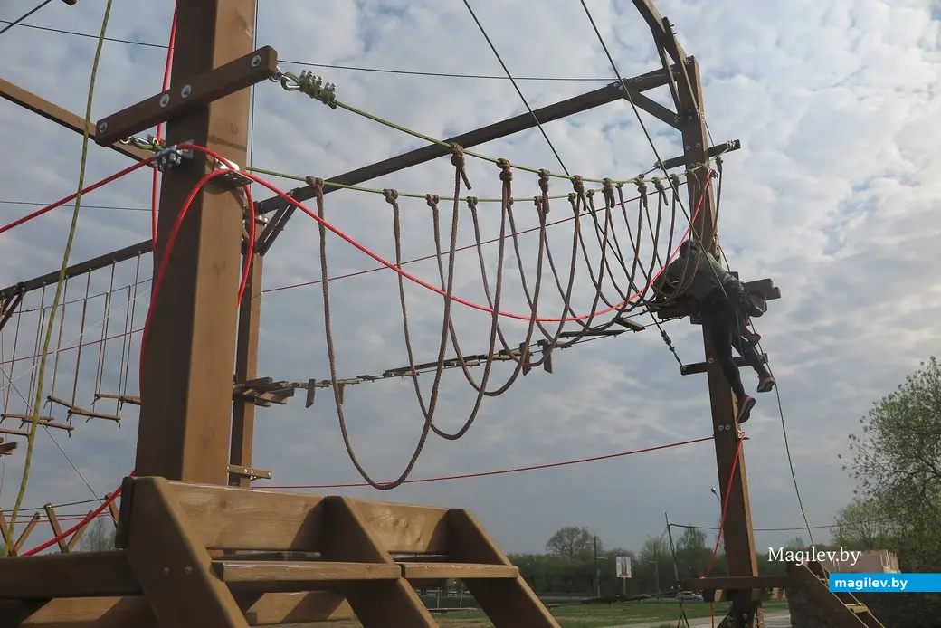 22.04.2025 г. Могилев, Пушкинский проспект. В Парке аттракционов вскоре появится «Веревочный городок».