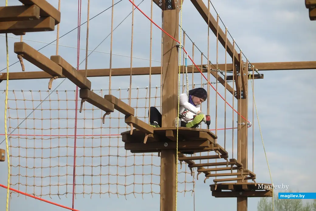 22.04.2025 г. Могилев, Пушкинский проспект. В Парке аттракционов вскоре появится «Веревочный городок».