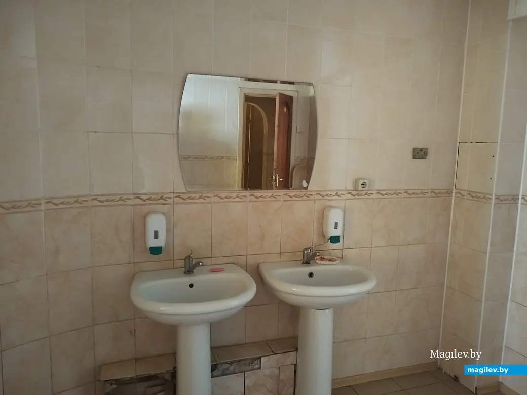 23.04.2025 г. Могилев Столовая ЧУП «Метиз». Умывальники возле туалета.