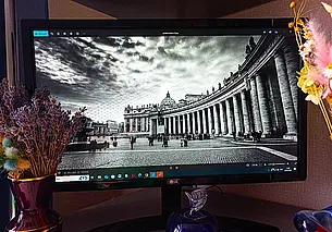 В мастерской могилевчанина хранится уникальный портрет Франциска, с которым сейчас прощается мир