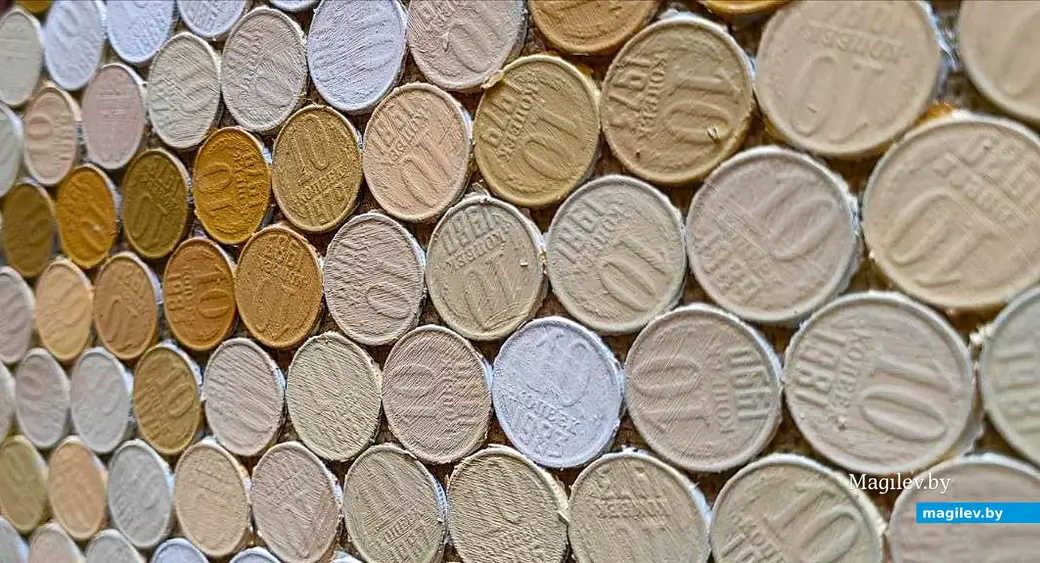 Монеты, из которых Красовский создает портреты.
