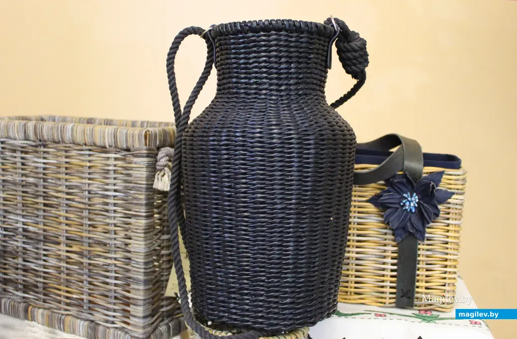 Работы из бумажной лозы, сделанные Светланой Савицкой.