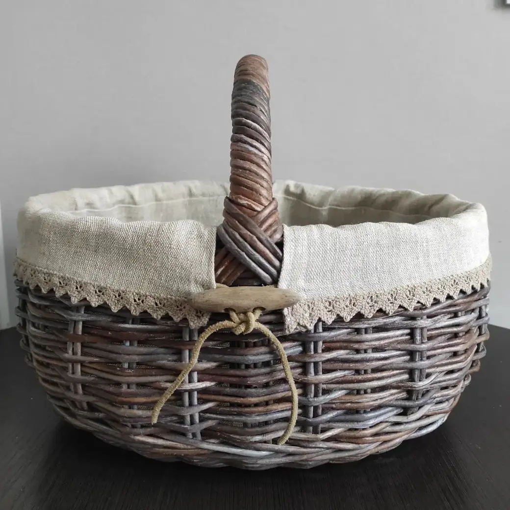 Корзинка из бумажной лозы, сделанные Светланой Савицкой.