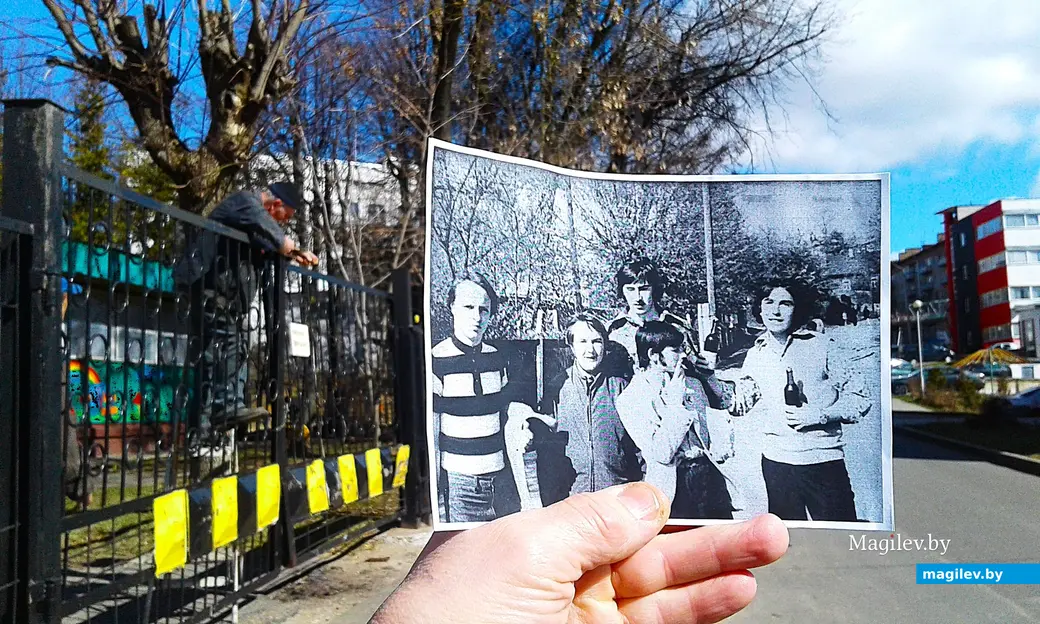 Две на пятерых?/ Согласен – не солидно./ А, может, мы бросаем?/ Или по нам не видно?