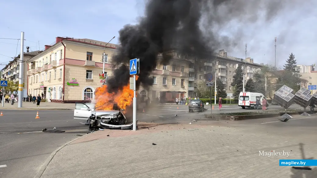 29.04.2025. Бобруйск. Авария с возгоранием на перекрестке Минской и Социалистической