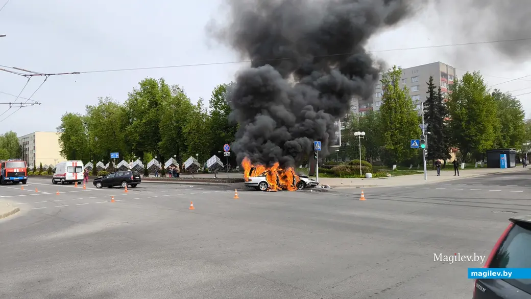29.04.2025. Бобруйск. Авария с возгоранием на перекрестке Минской и Социалистической