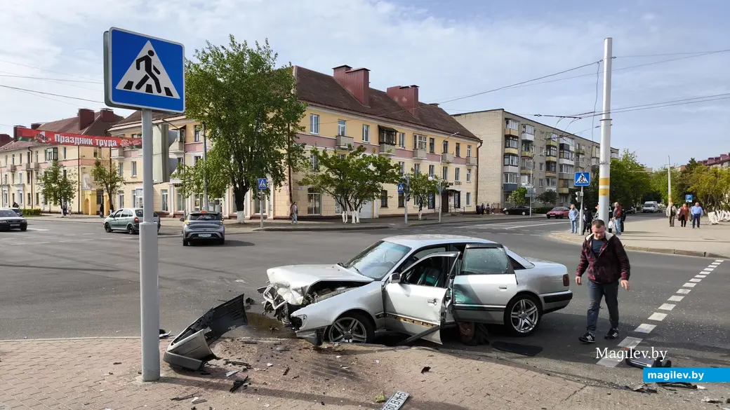 29.04.2025. Бобруйск. Авария с возгоранием на перекрестке Минской и Социалистической