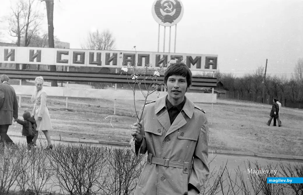 1974 год, Могилев. Игорь Дыдышко готов к Первомайской демонстрации.