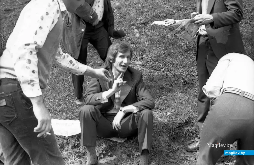 1978 год, Могилев, Дубровенка. После демонстрации:«Этот май-баловник, этот май-весельчак».