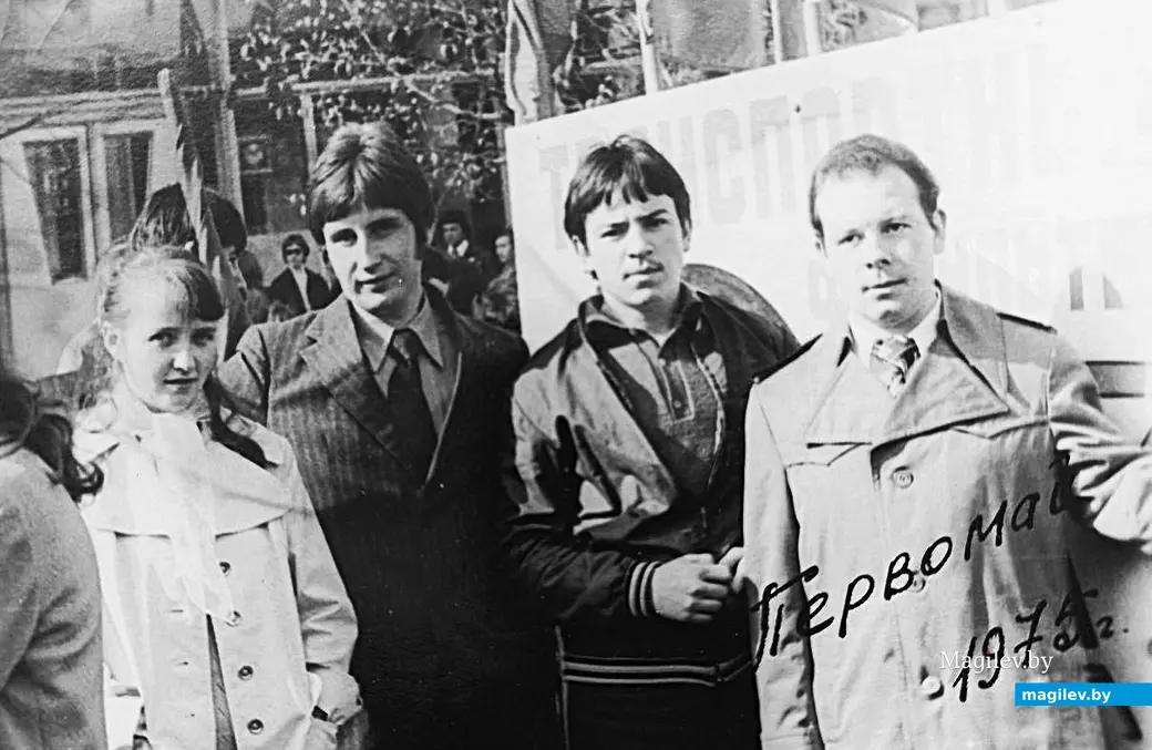 1 мая 1975 года, Могилев. Студенты группы ПТ-722 (транспортный факультет) ММИ на демонстрации.