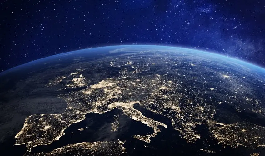 На Землю падает советская межпланетная станция «Космос-482»: есть риск для жилых районов. Фото: iStockphoto.