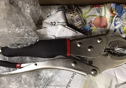 Развел по полной. Гость Бобруйска получил деньги за айфон, а прислал слесарный инструмент