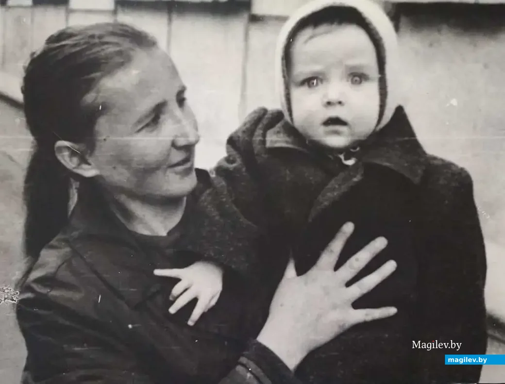 1973 год. Софья Красавина с сыном Сашей.