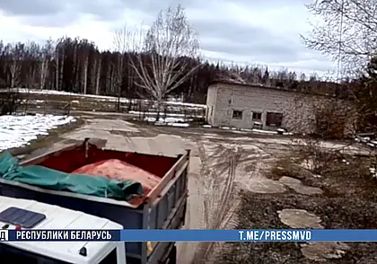 В Костюковичах завскладом и руководитель фермерского хозяйства похитили 36 тонн удобрений