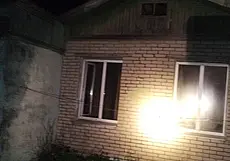 В Горках женщина поздним вечером вышла на прогулку с собакой и этим спасла жизнь хозяину горящего дома