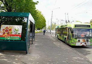 Необычный остановочный павильон появился в Могилеве у Троллейбусного парка № 1.