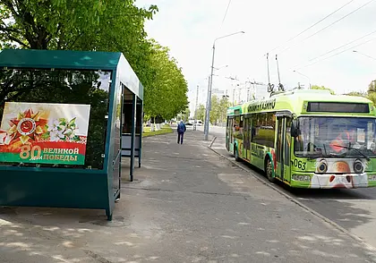 Необычный остановочный павильон появился в Могилеве у Троллейбусного парка № 1.