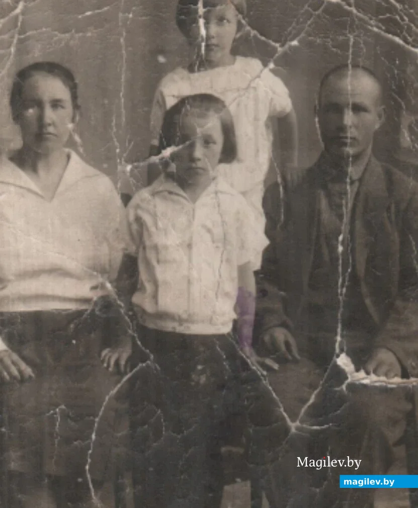 1932 год, Турск. Бабушка и дедушка нашей героини Агафья Никитична и Емельян Филимонович, ее мама