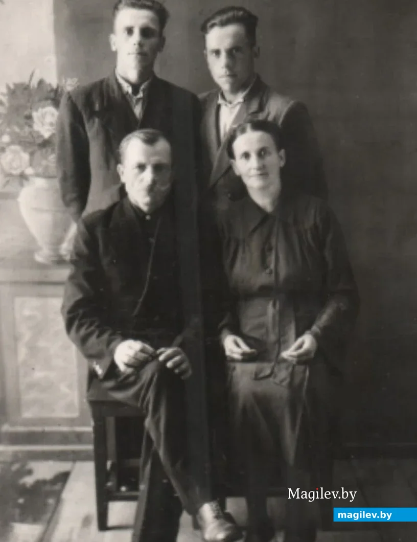 Бобруйск, 1940-е годы. Бабушка и дедушка нашей героини по линии отца – Павел Терентьевич и