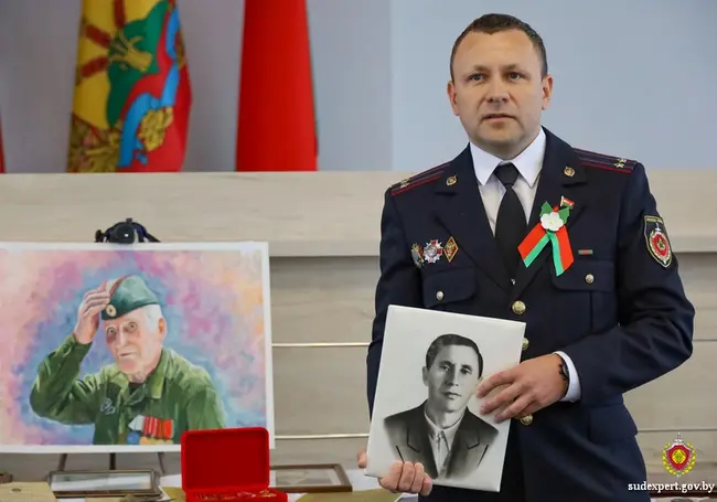 Экспозицию с семейными реликвиями на тему Великой Отечественной войны представили могилевские эксперты