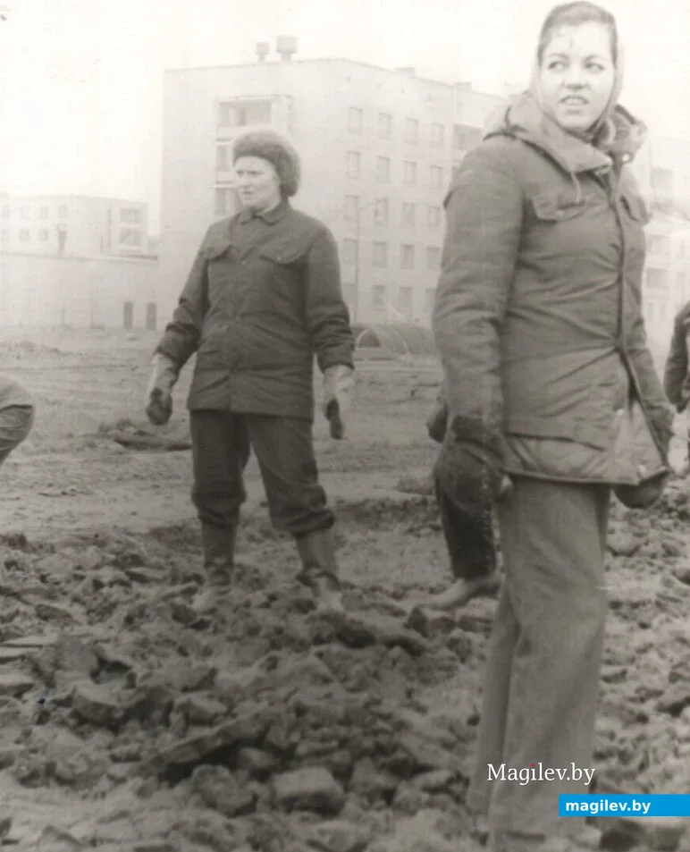  Бобруйск, 1976 год. Татьяна Подружая на субботнике. 