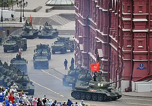 Лукашенко приехал на парад в Москве вместе с сыном Николаем