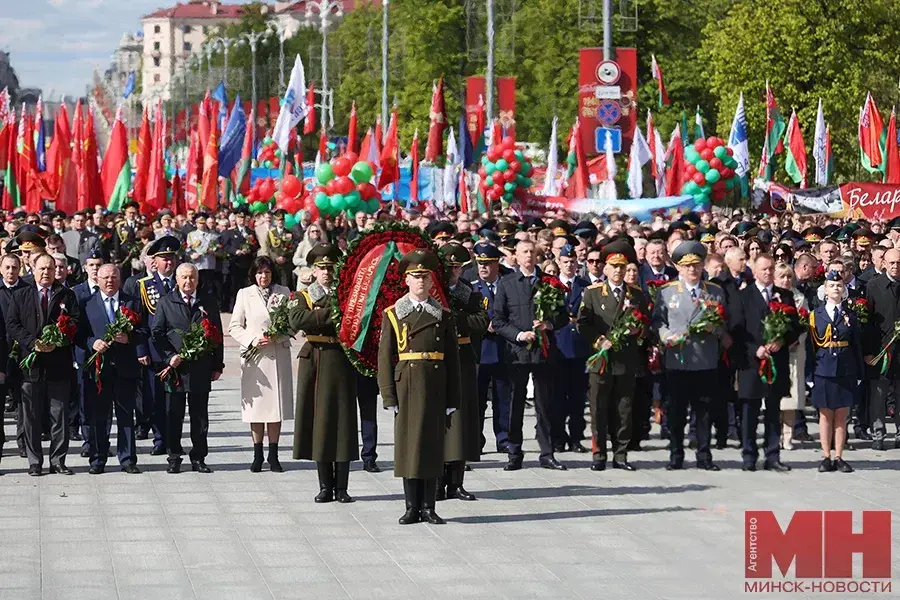 Минск, 9 мая 2025 года. Торжественная церемония возложения цветов и венков к монументу Победы. Фото: Минск-Новости.