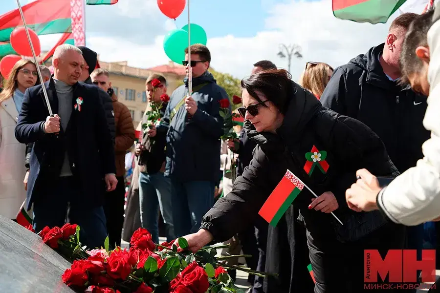 Минск, 9 мая 2025 года. Торжественная церемония возложения цветов и венков к монументу Победы. Фото: Минск-Новости.