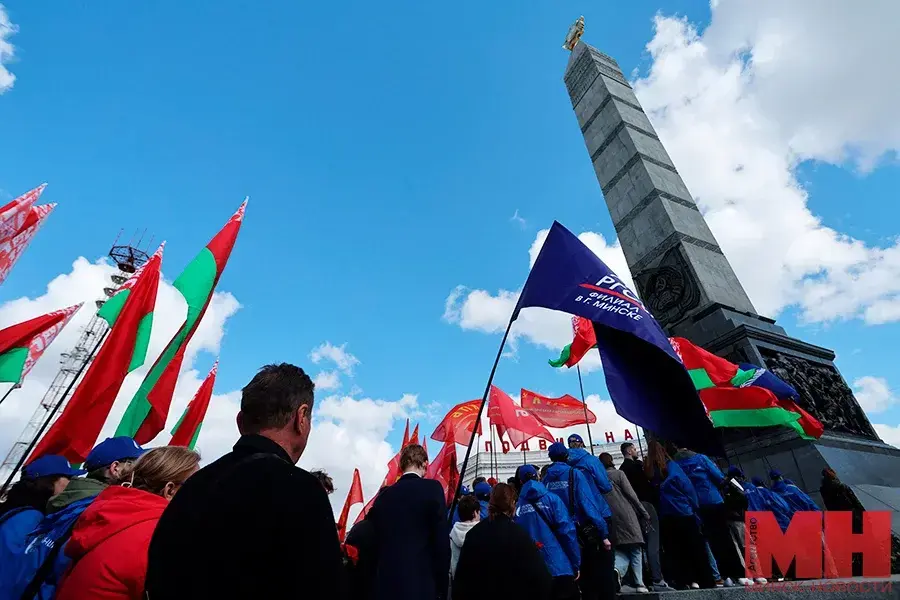 Минск, 9 мая 2025 года. Торжественная церемония возложения цветов и венков к монументу Победы. Фото: Минск-Новости.