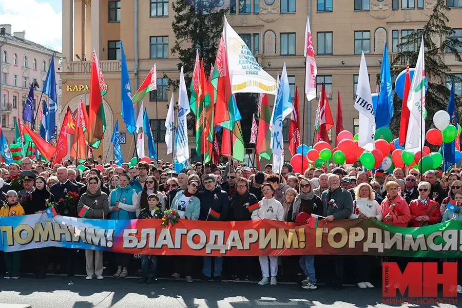 Минск, 9 мая 2025 года. Торжественная церемония возложения цветов и венков к монументу Победы. Фото: Минск-Новости.