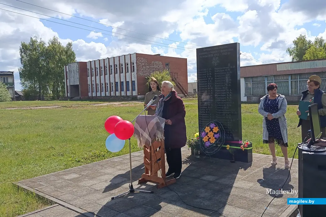 9 мая 2025 года. Деревня Балашевичи, Глусский район. День Победы. Бывшая учительниуа Балашевичской школы Нина Васильевна Скрупская.