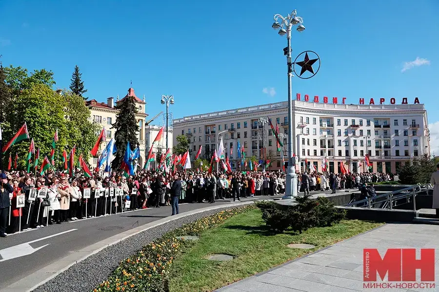 Минск, 9 мая 2025 года. Торжественная церемония возложения цветов и венков к монументу Победы. Фото: Минск-Новости.