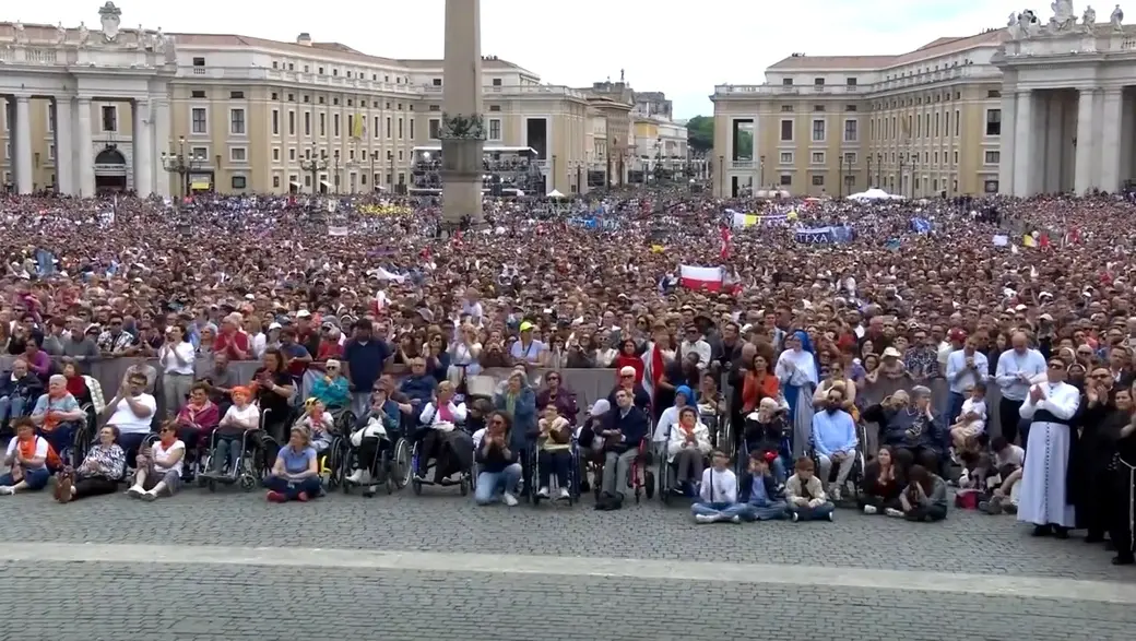 11 мая 2025 года. Папа Лев XIV на первой воскресной проповеди призвал к миру. Кадр видео. Reuters.