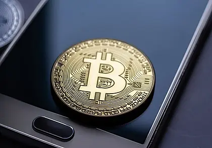 Стоимость биткоина превысила 105 тыс. долларов. Впервые с 31 января