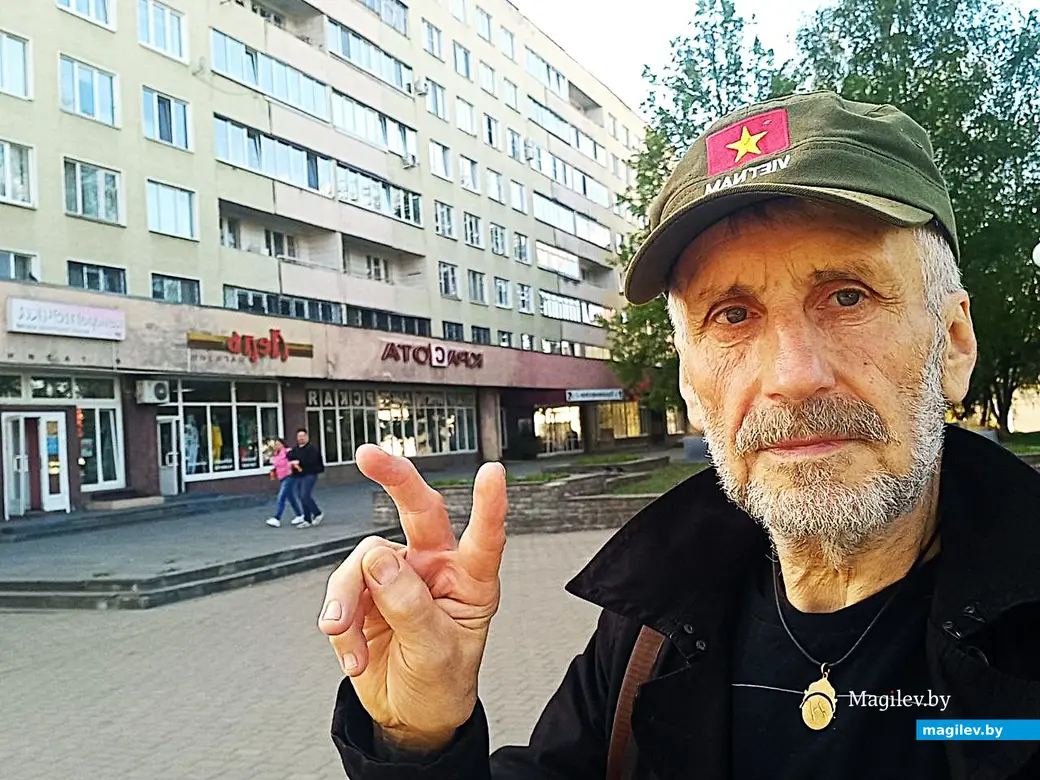 2025 год, Могилев. У «Дома восходящего солнца».