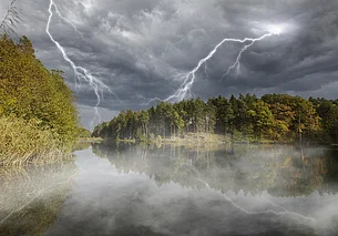 Белгидромет предупредил об оранжевом уровне опасности во второй половине дня из-за гроз