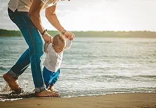 Когда пособие по уходу за ребенком до 3 лет получает отец?