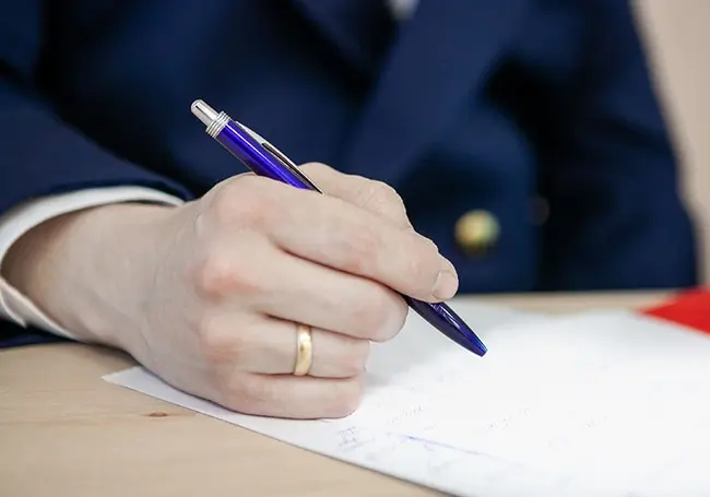 Препятствовал продлению контракта, трудоустроил «личным» водителем сына: в Могилевской области уволили директора одного из предприятий