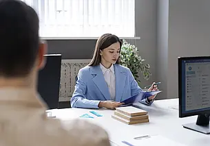 Родители подарили квартиру младшему брату... А если старший не согласен? Разъясняет нотариус