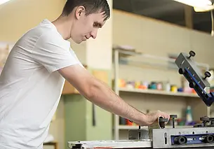 От каменщика до автослесаря: в Беларуси обновлен список рабочих профессий, которым будут обучать старшеклассников