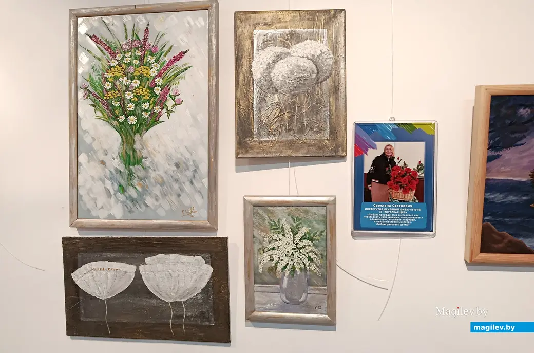 16.05.2025 г. На выставке «Арт-шок» в Глусском краеведческом музее. Работы Светланы Статкевич.